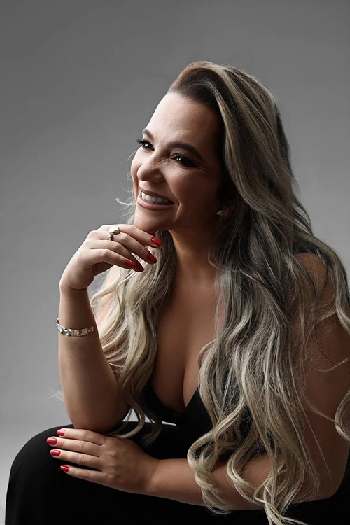 Retrato da Dra. Kelli Cristina Mendonça, médica em saúde mental — CRM 182028-SP